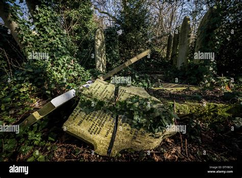 Tower Hamlets Cemetery in the East End of London, UK Stock Photo - Alamy