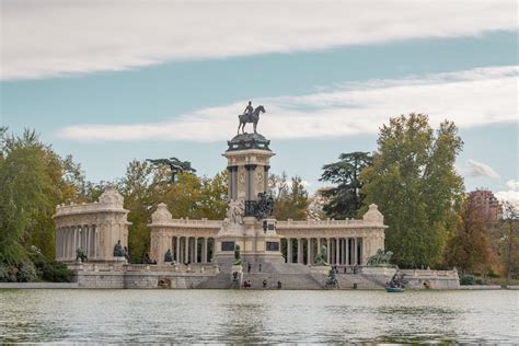 Retiro Park Lake Building · Free Stock Photo