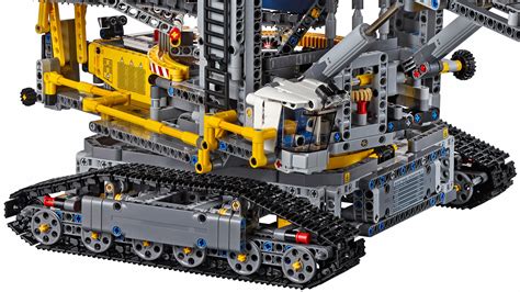 LEGO's Largest Technic Set Can Dig A Moat Around Your Home | Gizmodo ...