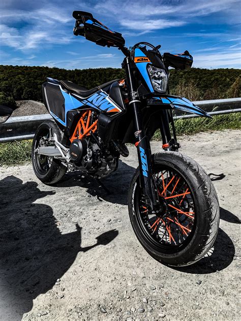 New look for my KTM 690 SMC R : r/supermoto