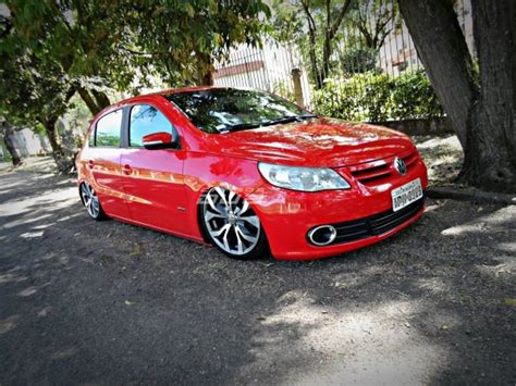 Gol G5 vermelho rebaixado com rodas aro 17