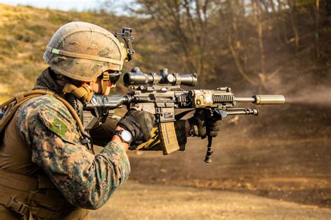 Why the U.S. Marines Love the M27 Infantry Automatic Rifle ...