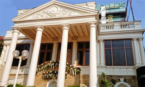 Mannat house: Look Inside SRK's expensive 200 cr property