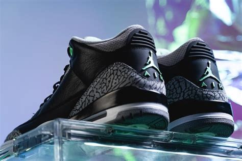 Air Jordan 3 Green Glow CT8532-031