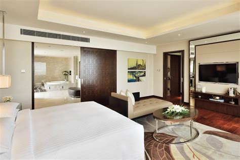 Luxury 5-star Hotel in Kochi India | Kochi Marriott Hotel