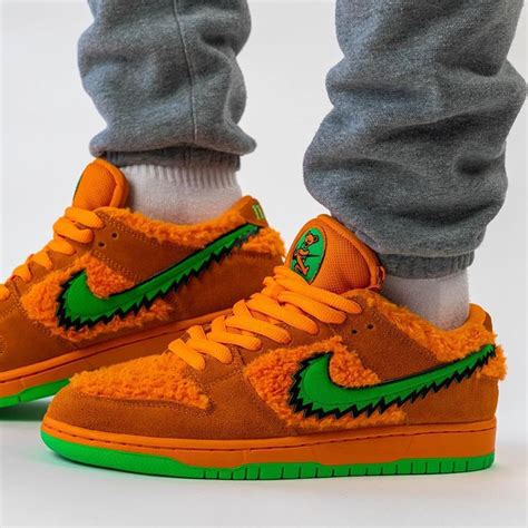 Grateful Dead Nike SB Dunk Bear Orange Green CJ5378-800 | SneakerNews.com