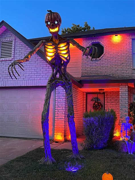 San Antonio home shows off huge 12-foot skeletons for Halloween