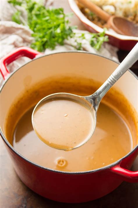 Super Simple Vegan Gravy - Connoisseurus Veg