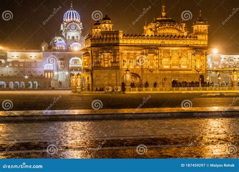 Night View of the Golden Temple (Harmandir Sahib) in Amritsar, Punjab ...