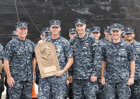 Texas’ namesake ship, USS Texas, receives Arleigh Burke Fleet Trophy ...