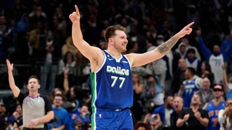 Luka Doncic Leaves Game vs. Suns With Ankle Injury