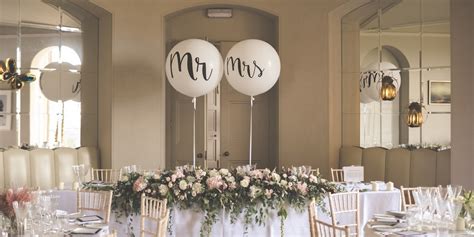 7 Barn Wedding Reception Table Decoration Ideas