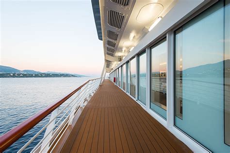 What Is a Promenade Deck on a Cruise?