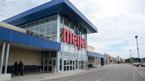 Holland Meijer locations begin administering COVID-19 vaccine