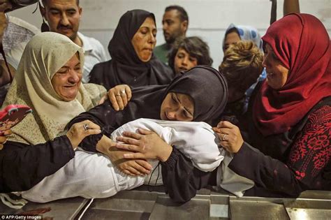 Gaza protests: Mother cradles baby killed by Israeli soldiers | Daily ...