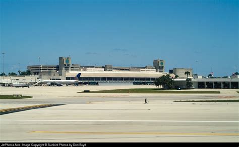 KPBI | Airport | Ramp | Sunbird Photos by Don Boyd | JetPhotos