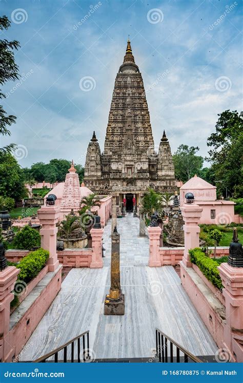 Mahabodhi Temple ,Gaya, Bihar Stock Image - Image of natural, park ...