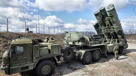 S-400 Triumph - Russian Long Range Air Defence Missile System - YouTube