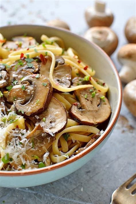 Easy Mushroom Linguine - Domestic Gothess