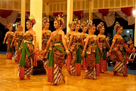 Tari Bedhaya Semang » Budaya Indonesia