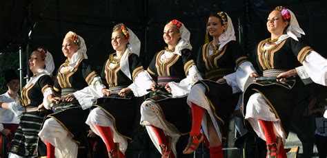 National dance - Serbia.com