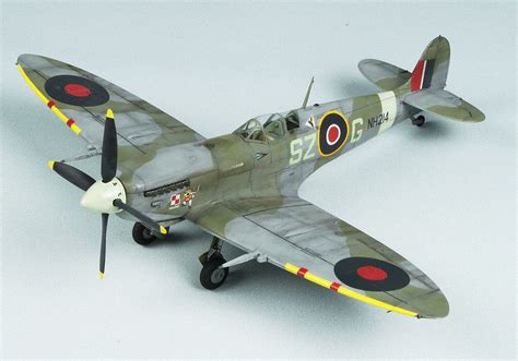 Spitfire 9 1/48 Scale Model | Modelo a escala, Scale models, Autos a escala