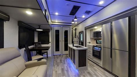 5th Wheel Interior | Brokeasshome.com