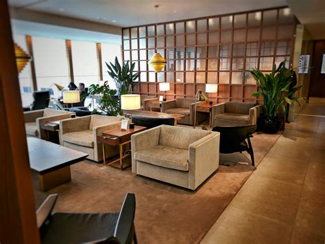 An Inside Look At Cathay Pacific's First Class Lounge- London Heathrow ...