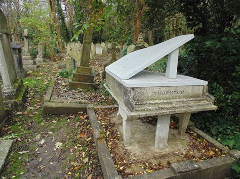 Apollonia Goth: Highgate Cemetery London