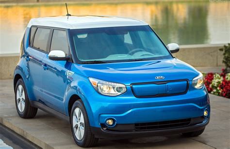 Kia Soul EV Hits the Streets | The Daily Drive | Consumer Guide®