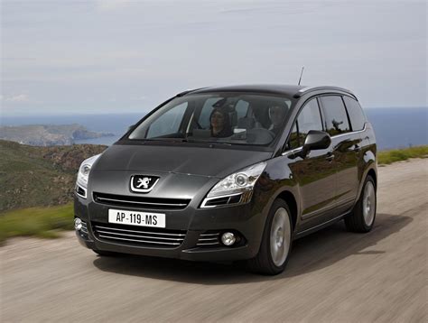 Peugeot 5008 Photos and Specs. Photo: Peugeot 5008 review and 25 ...