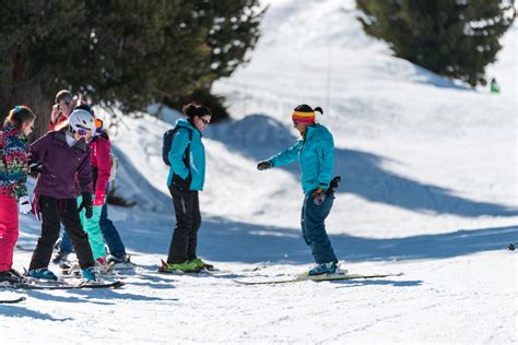 What happens in an Adult Beginner Group Ski Lesson? | Oxygene