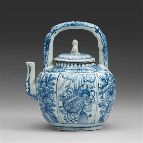 A blue and white porcelain teapot and cover, Ming dynasty (1368-1644 ...