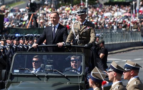 Two top Polish army commanders quit 5 days ahead of election | Reuters