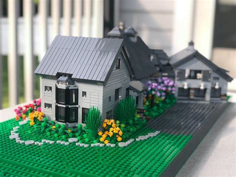 This Woman Creates Custom LEGO Houses of Real Homes