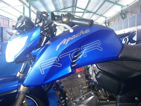 TVS Apache RTR 200 track experience at MMRT fuel tank view left