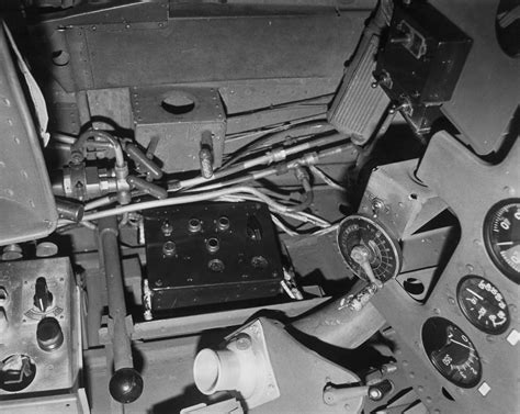 A6M-Cockpit-7bf-s.jpg (453K)