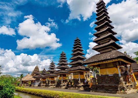 Pura-Taman-Ayun-must-visit-Hindu-temples-in-Bali-Indonesia.jpg