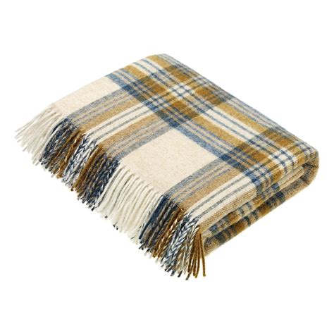 The Best Wool Blankets for Keeping Warm All Winter Long | domino