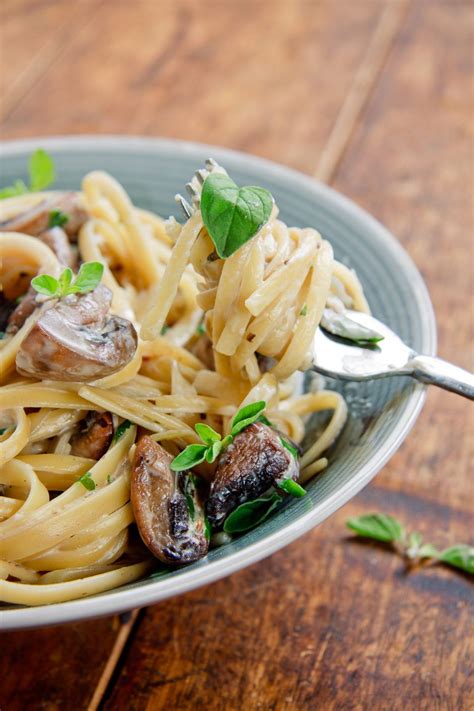 Linguini with Garlic & Mushrooms | Recipe | Pasta dishes, Tasty pasta ...