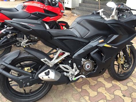 Bajaj Pulsar RS 200 matte black side