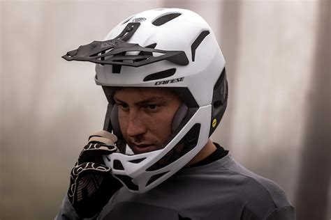 Dainese Returns to MTB Helmets with the Lightest Full Face Helmet on ...