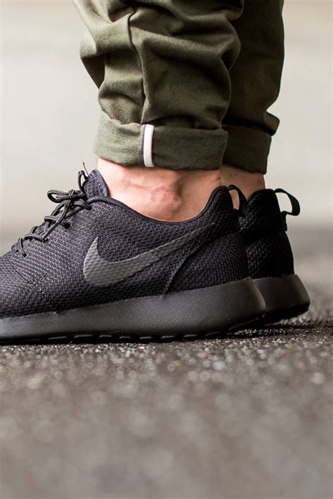 NIKE Roshe One Black | SOLETOPIA