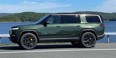 Rivian R1S review and 1st drive: The best SUV ever made? | Electrek