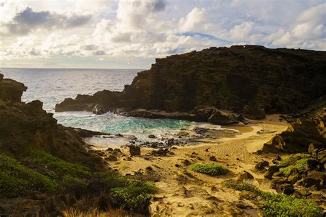 Cockroach Cove in Oahu, Hawaii · Free Stock Photo