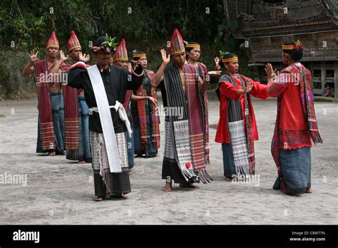 Toba Batak Tribe Performing Traditional Dance, Sumatra Stock Photo - Alamy