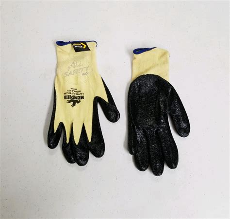 ULTRA TECH CUT RESISTANT KEVLAR GLOVES