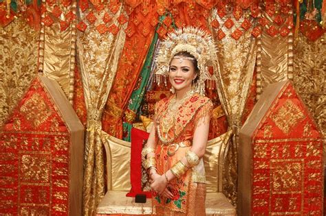 Traditional yet Colourful Minang Wedding | The Bride Dept | Pengantin ...