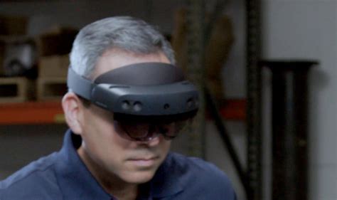 HoloLens 2 Expected to be Announced Today While Microsoft Workers ...