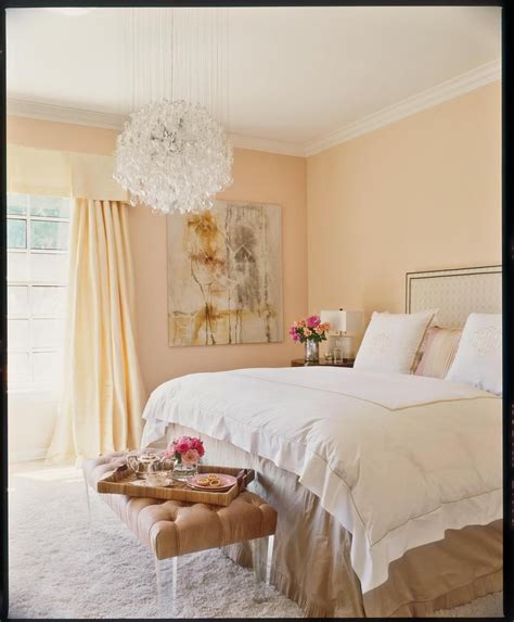 Take a Peek Inside Jennifer Lopez's Fab House | Peach bedroom, Home ...